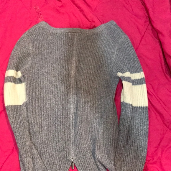 Grey sweater - Picture 2 of 2